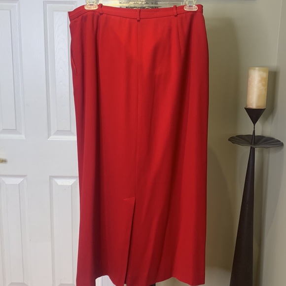 EUC Amanda Smith Red 2 Pc Long Skirt Suit, 16 - Picture 8 of 9